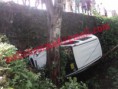 കാര്‍ താഴ്ചയിലേക്ക് മറിഞ്ഞു